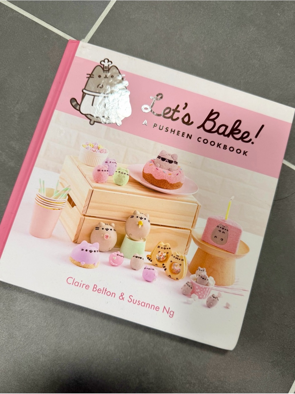 Let's Bake! A Pusheen Cookbook